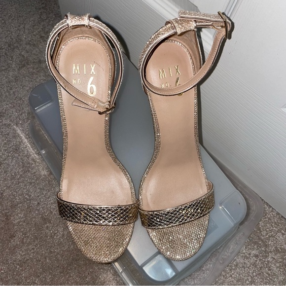 High Heels - Picture 5 of 6